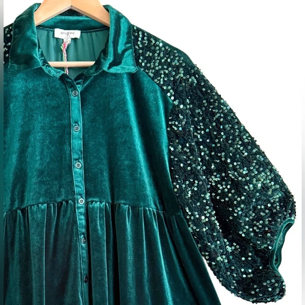 UMGEE Feminine Emerald Green Velvet Sequins Tiered Back Button Down Tunic S NWT